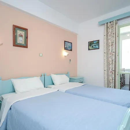 Sunday Daire Agia Anna (Naxos)