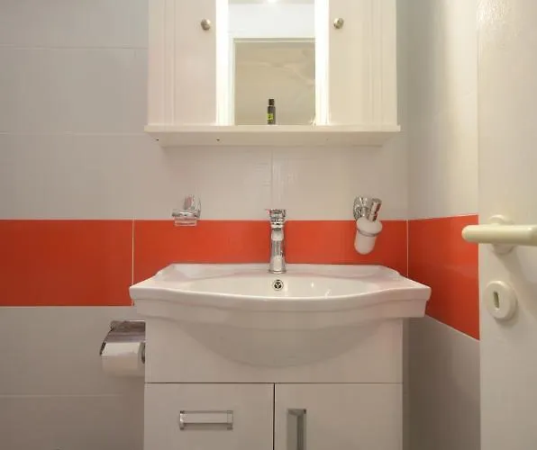 星期天一室公寓酒店 *